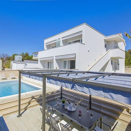 Apartments Villa V Vir Kültér fotó