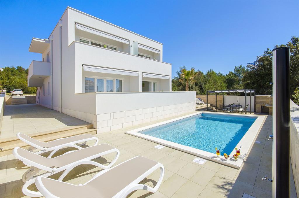 Apartments Villa V Vir Kültér fotó